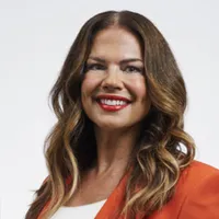 Kelly Costanza headshot