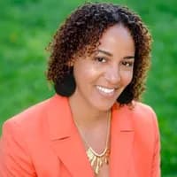 Laura Harmon headshot