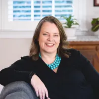 Maggie Ruvoldt headshot